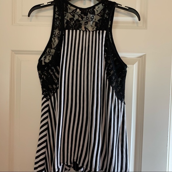 Robin K. tank top with lace shoulder and front zip - Picture 6 of 6